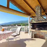 Vesi Apartment